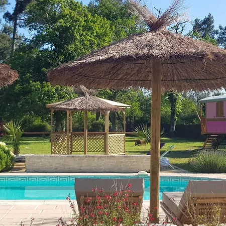 Roulottes Au Bois Cheri Campsite Bussac-Foret