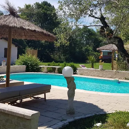 Campsite Roulottes Au Bois Cheri Bussac-Foret